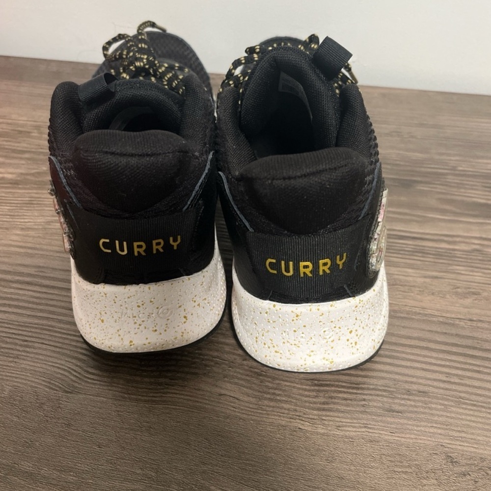 Under Armour Curry Flow 9 Black/Gold Basketball Shoes – Youth 7Y - Picture 2 of 5